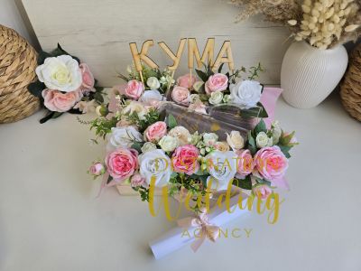 Комплект с украсенa щайгичка за канене на кумове в розово
