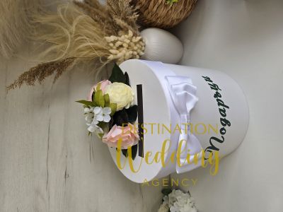 Кръгла кутия за подаръци/кауза бежово-розова украса