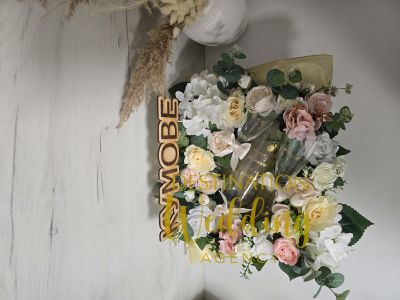 Комплект с украсенa щайгичка за канене на кумове в екрю