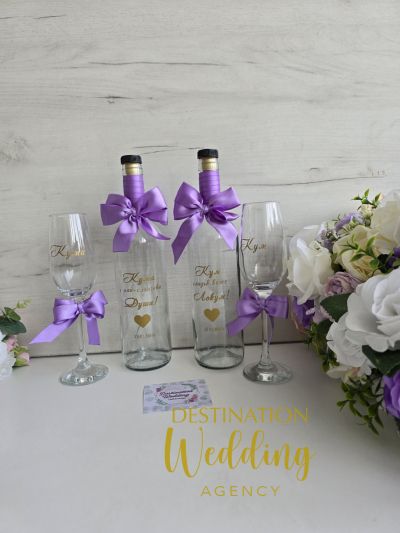 Комплект за канене на кумове с чаши за шампанско и бутилка